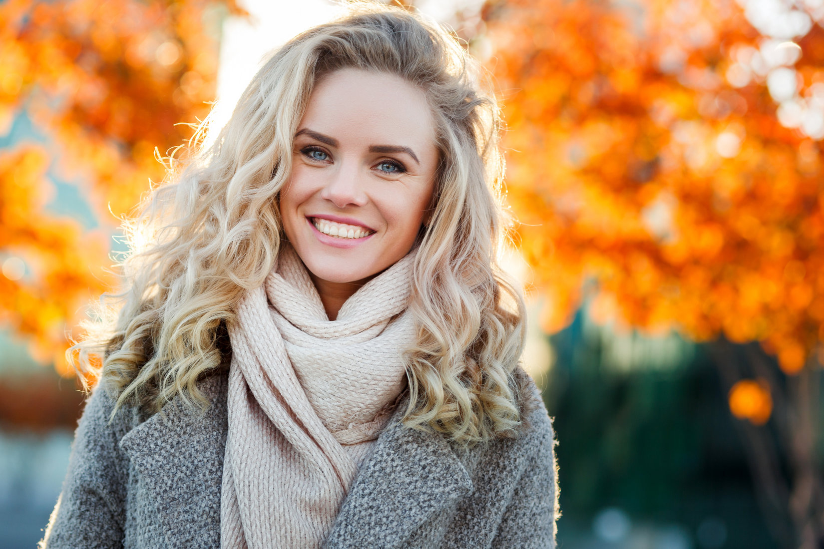 beautiful-smiling-blond-woman-with-curly-hair-and-blue-eyes-ok-dental